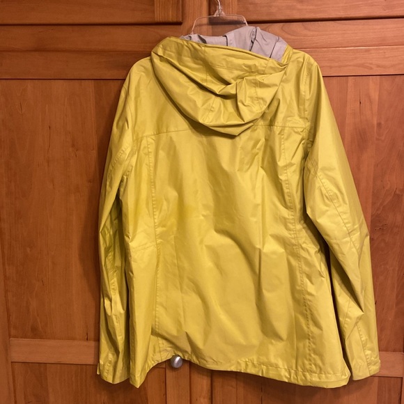 NWOT OFFERS WELCOME LL BEAN RAINCOAT BUNDLE AND SAVE - Picture 4 of 5